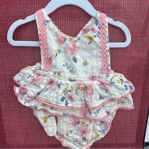 🍭Joie Pastel Floral Baby Outfit with ruffle bottom 6-9 months - Picture 1 of 4